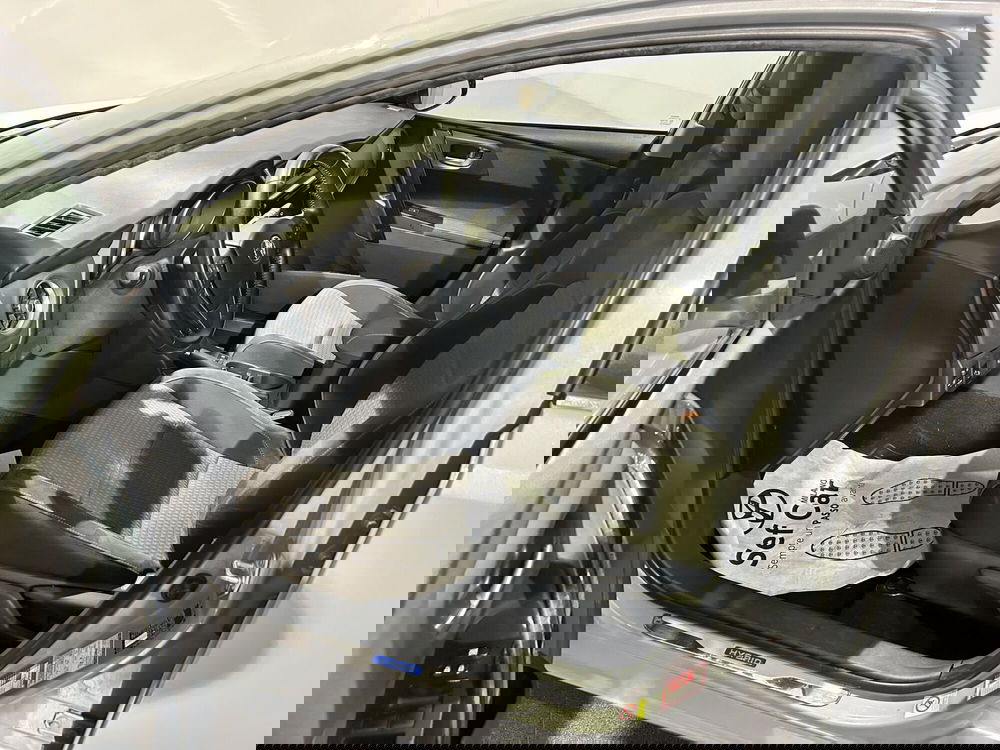 Toyota Auris Station Wagon usata a Milano (12)