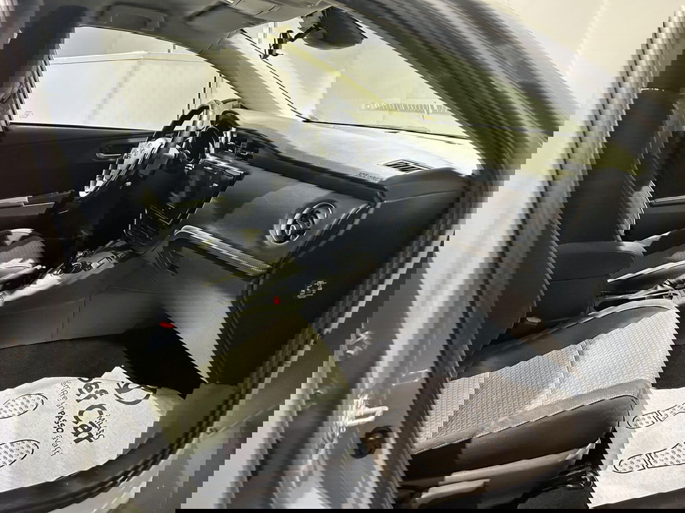 Toyota Auris Station Wagon usata a Milano (6)