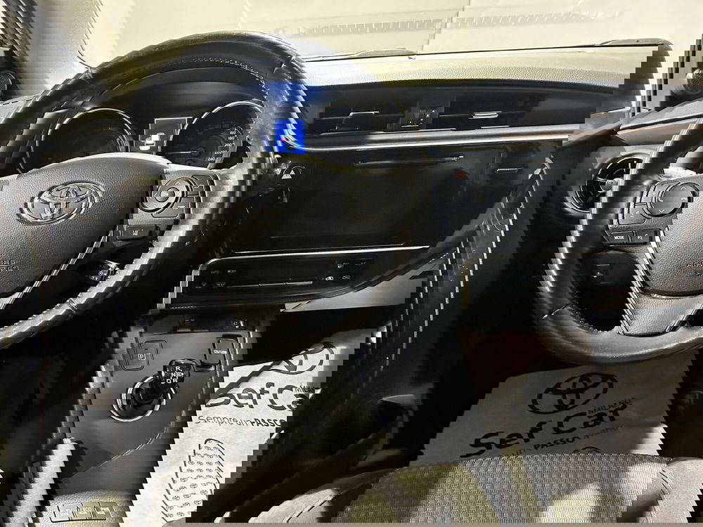 Toyota Auris Station Wagon usata a Milano (9)