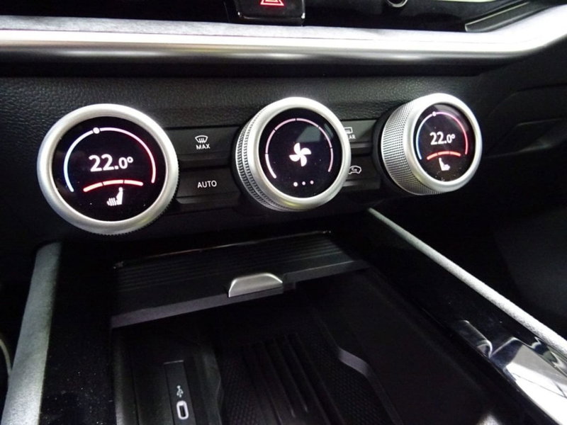 Skoda Superb nuova a Como (13)