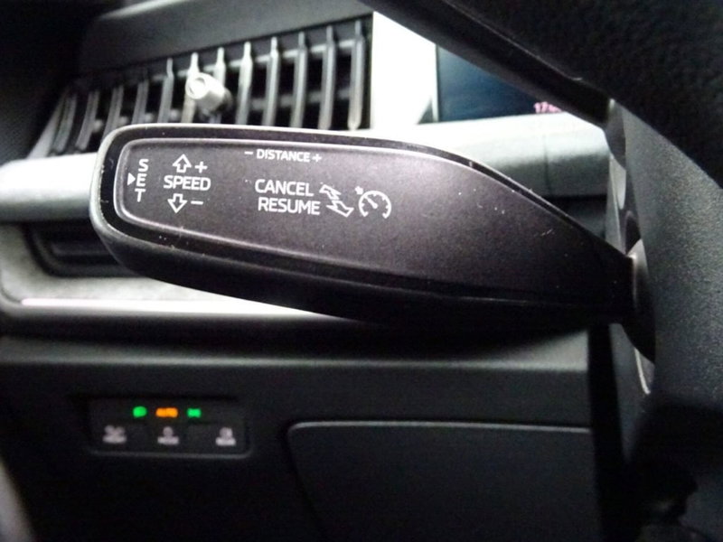 Skoda Superb nuova a Como (16)