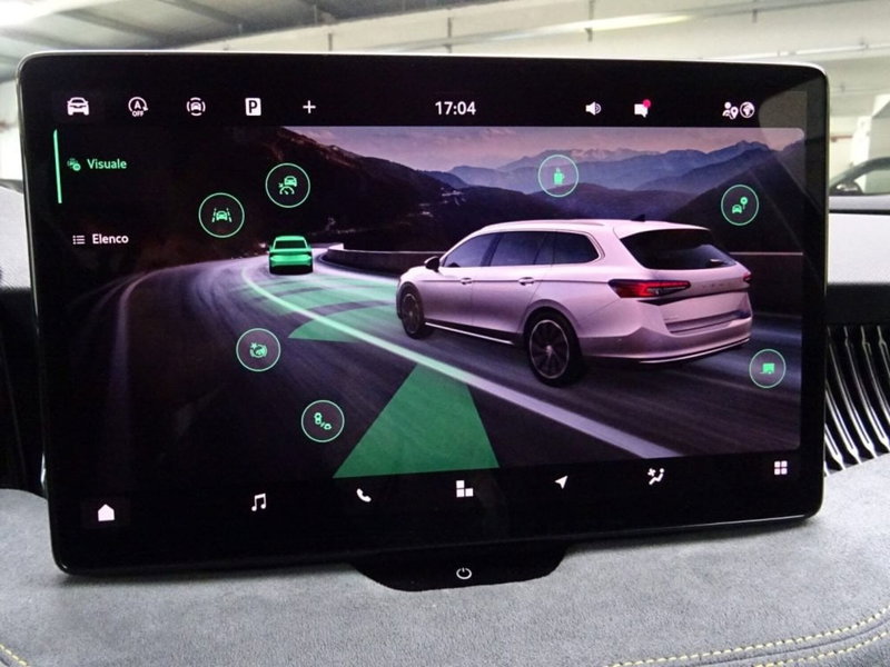 Skoda Superb nuova a Como (18)