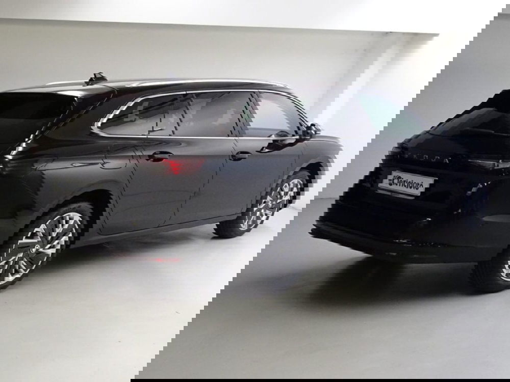 Skoda Superb nuova a Como (2)