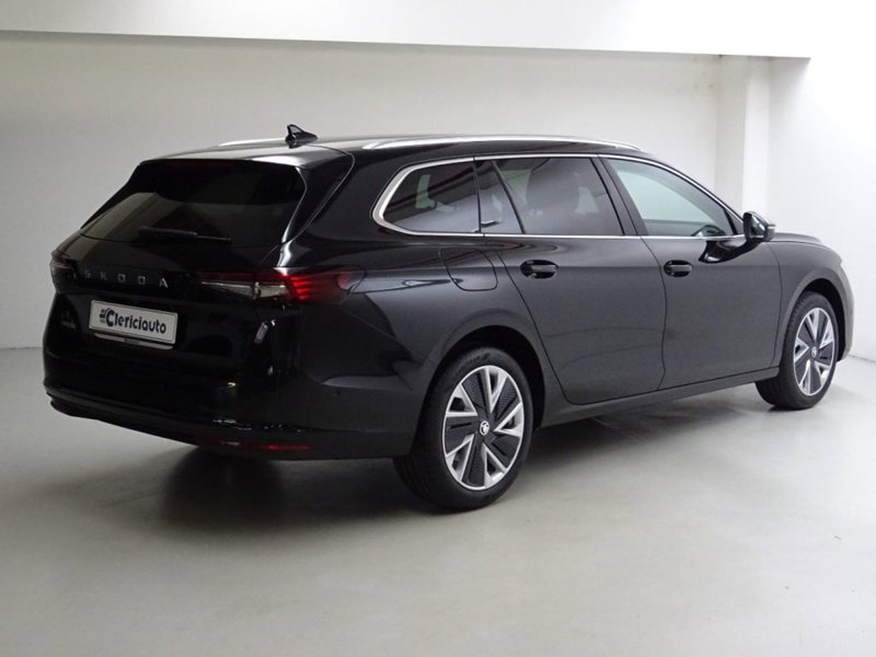 Skoda Superb nuova a Como (2)