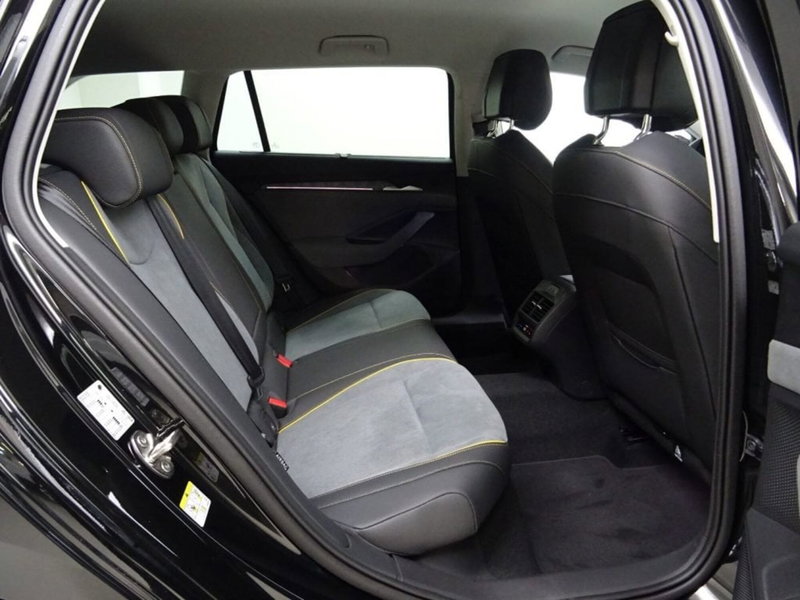 Skoda Superb nuova a Como (5)