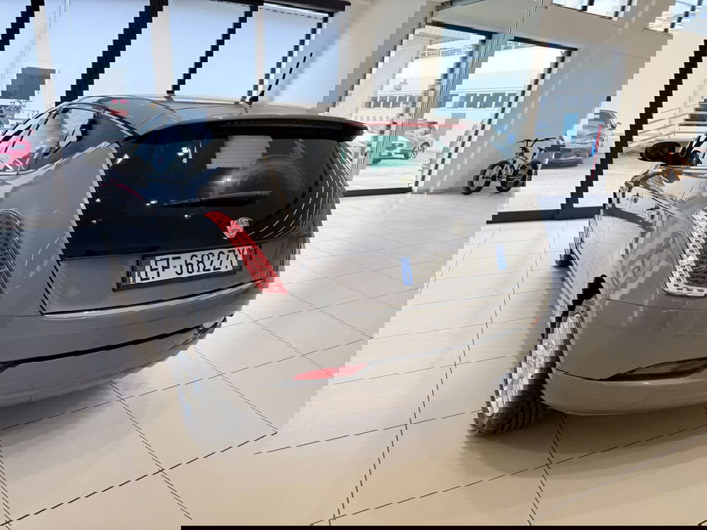 Lancia Delta usata a Latina (2)
