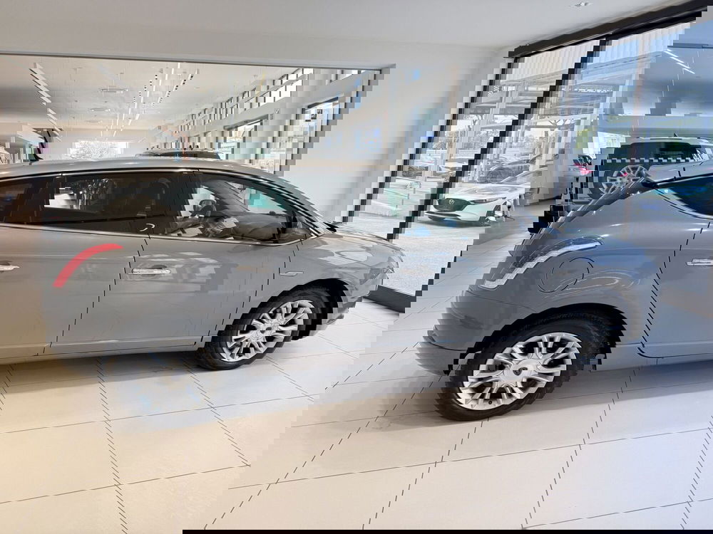Lancia Delta usata a Latina (4)