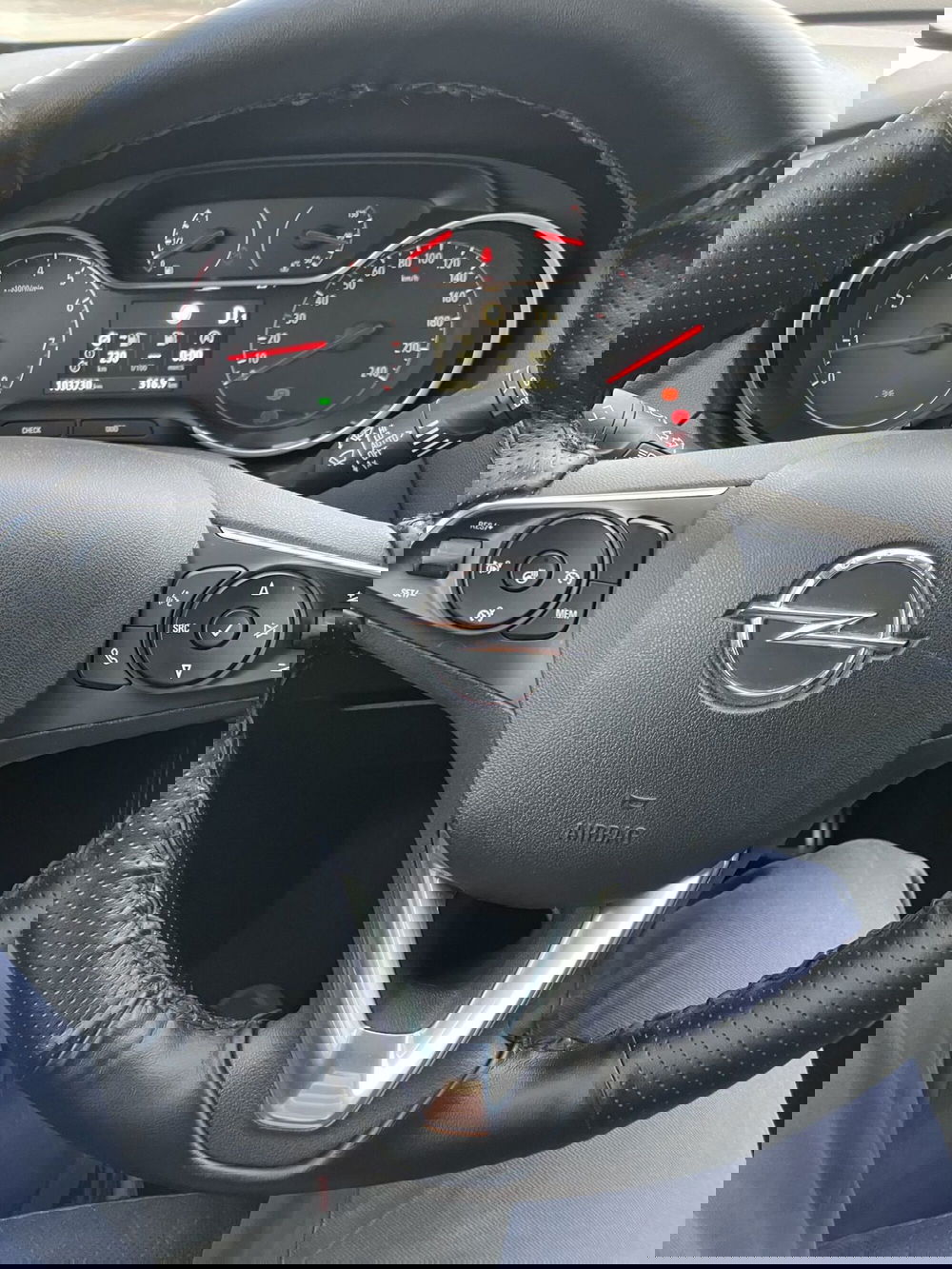 Opel Grandland X usata a Lucca (17)