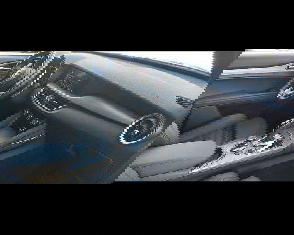 Alfa Romeo Stelvio usata a Venezia (15)
