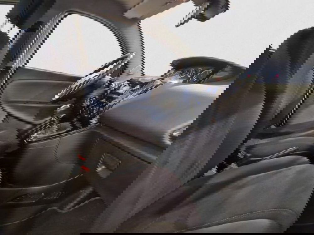Lancia Ypsilon usata a Livorno (10)