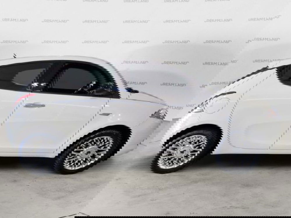 Lancia Ypsilon usata a Livorno (7)