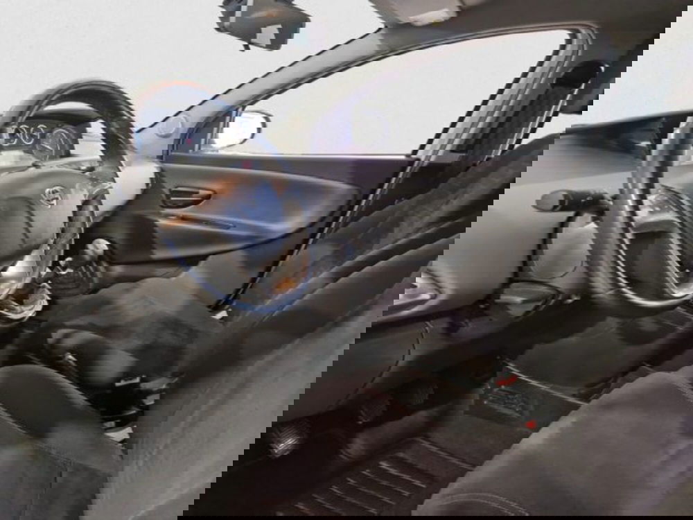 Lancia Ypsilon usata a Livorno (8)