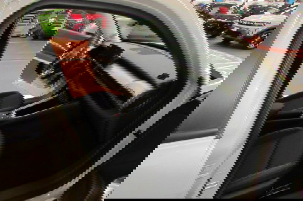 Jeep Avenger nuova a Milano (15)