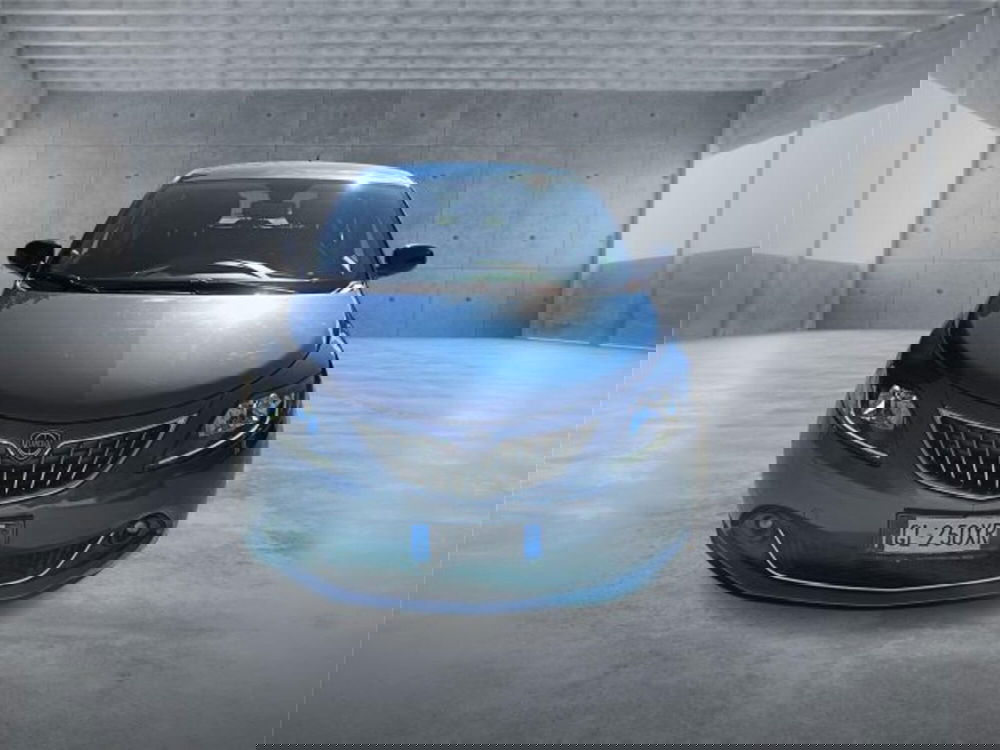 Lancia Ypsilon usata a Bari (2)