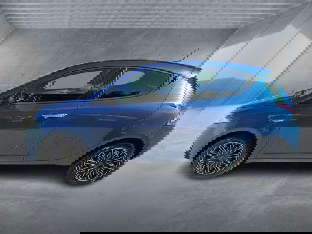 Lancia Ypsilon usata a Bari (7)