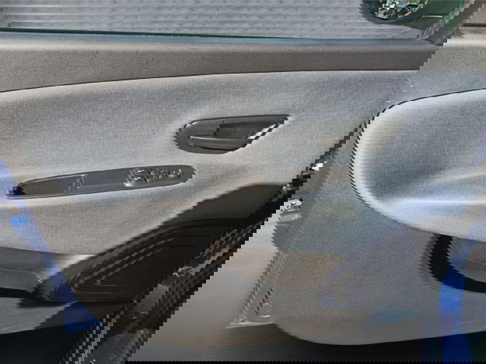 Lancia Ypsilon usata a Bari (9)