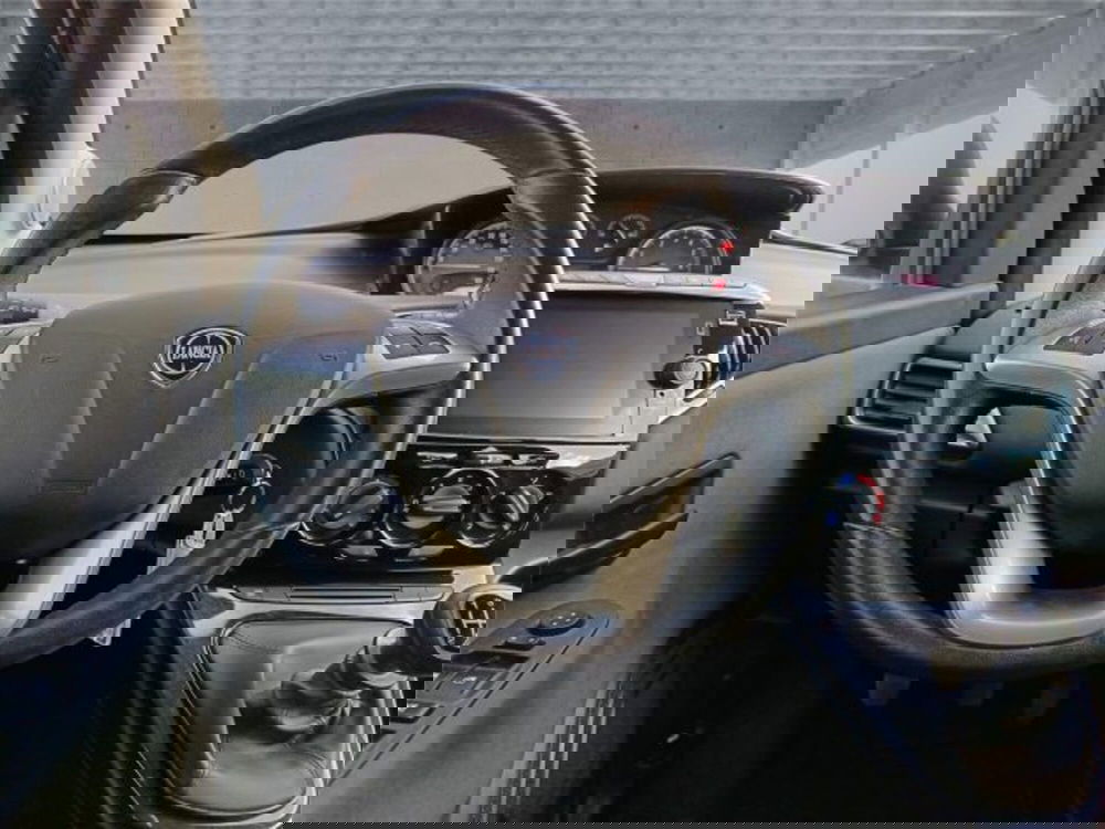 Lancia Ypsilon usata a Bari (14)