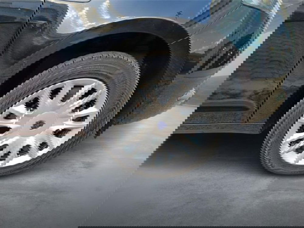 Lancia Ypsilon usata a Bari (8)