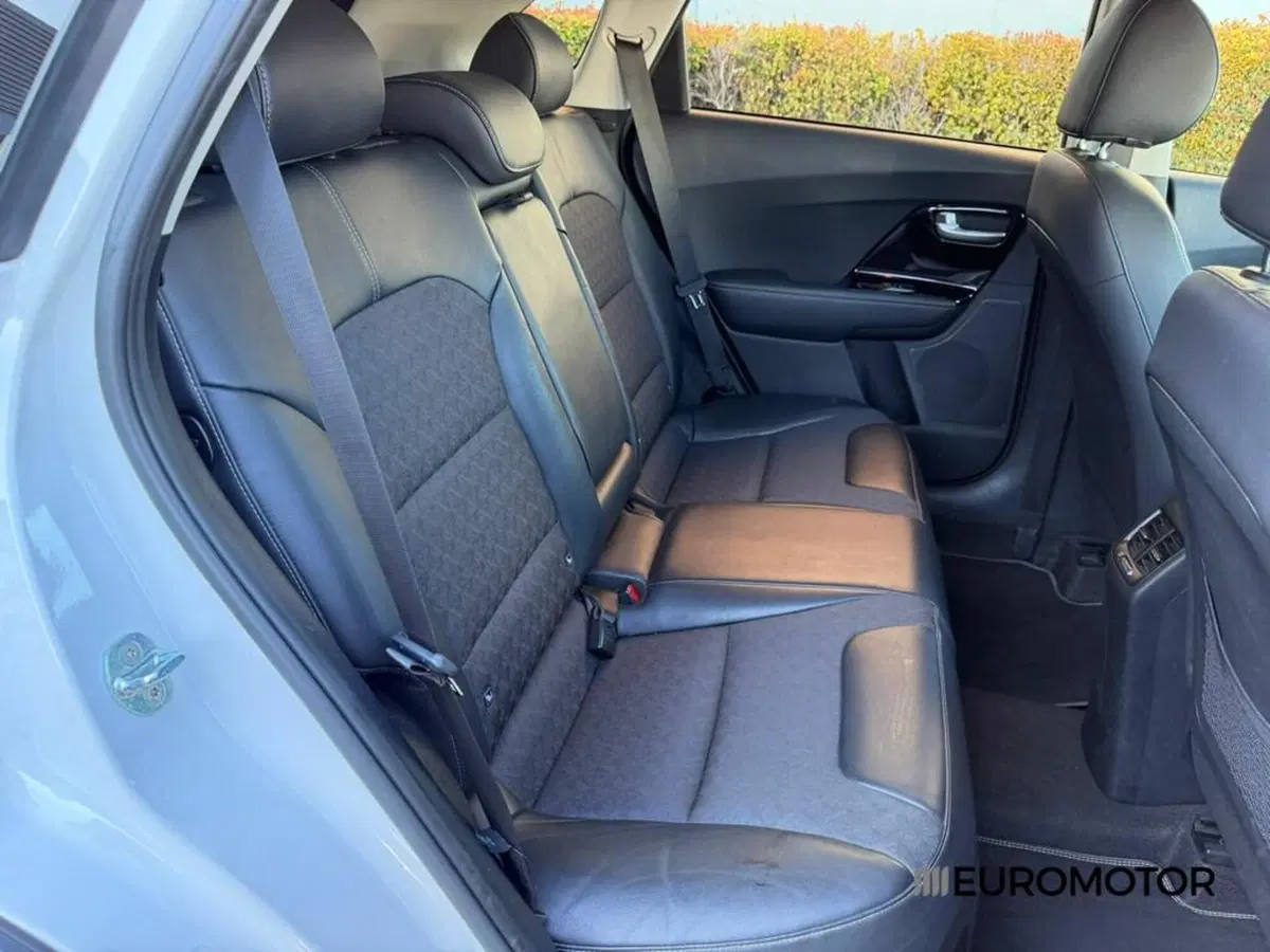 Kia Niro usata a Bari (11)