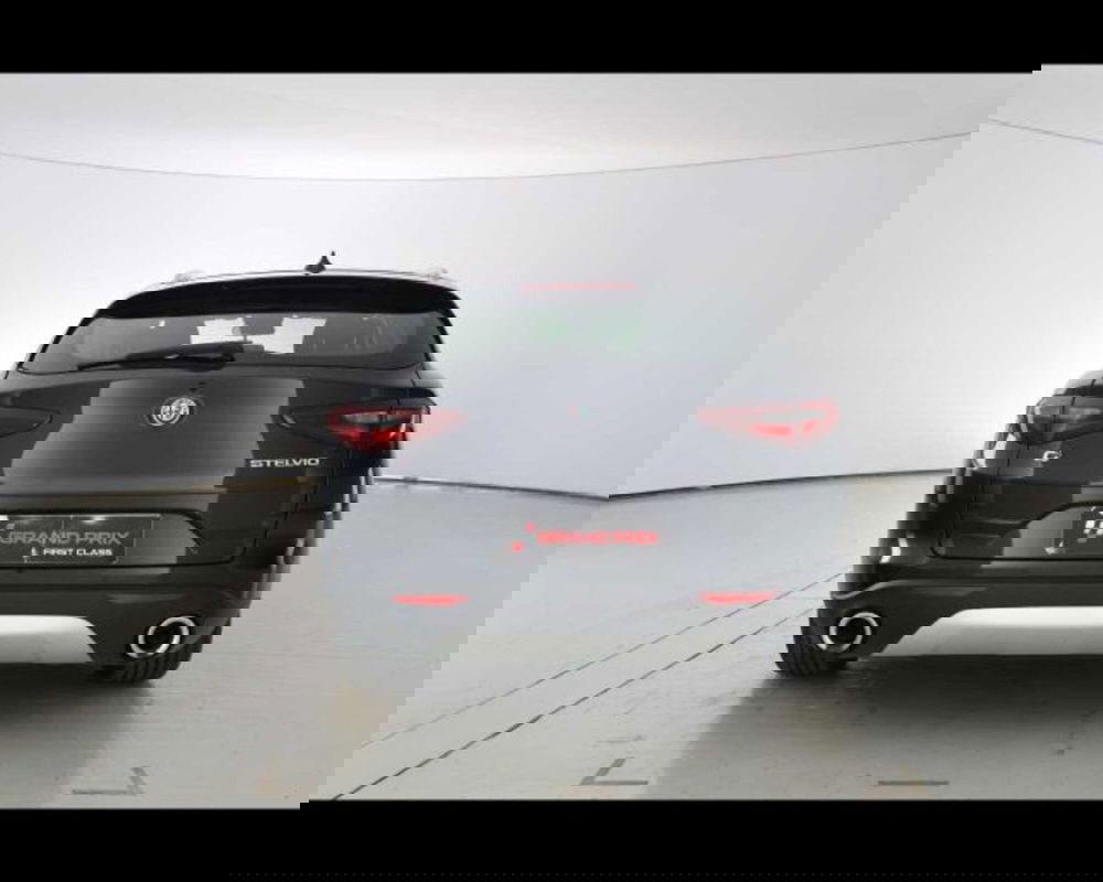 Alfa Romeo Stelvio usata a Bologna (6)