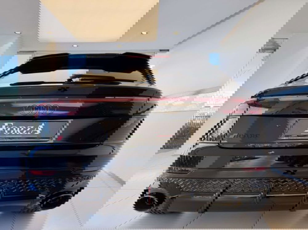 Audi RS Q8 nuova a Torino (15)