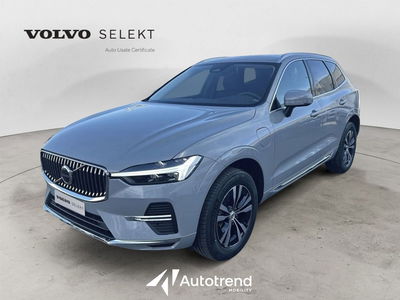 Volvo XC60 T6 Recharge AWD Plug-in Hybrid automatico Core del 2024 usata a Bari