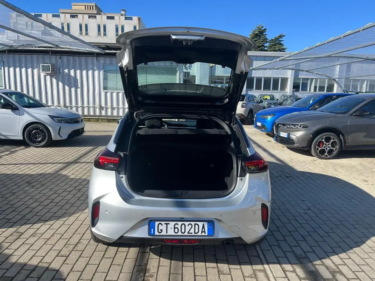 Opel Corsa usata a Milano (9)