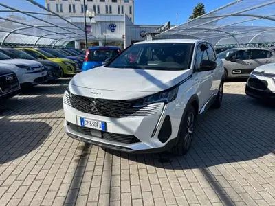 Peugeot 3008 Hybrid4 300 e-EAT8 Allure Pack del 2023 usata a Milano