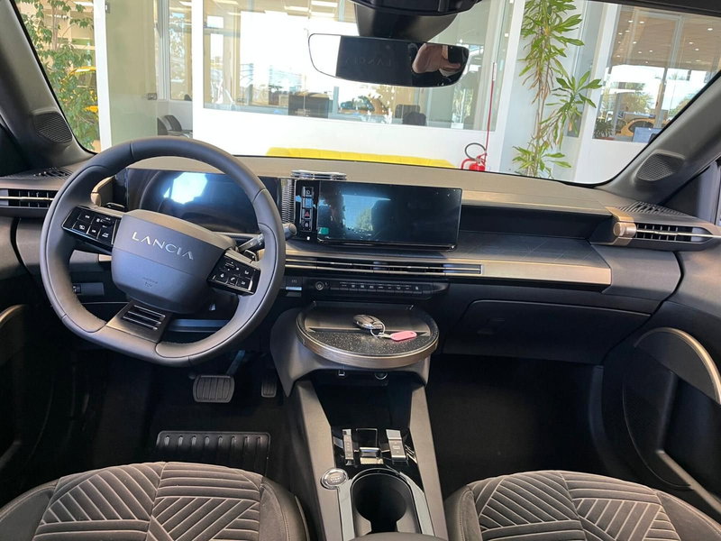 Lancia Ypsilon nuova a Milano (15)