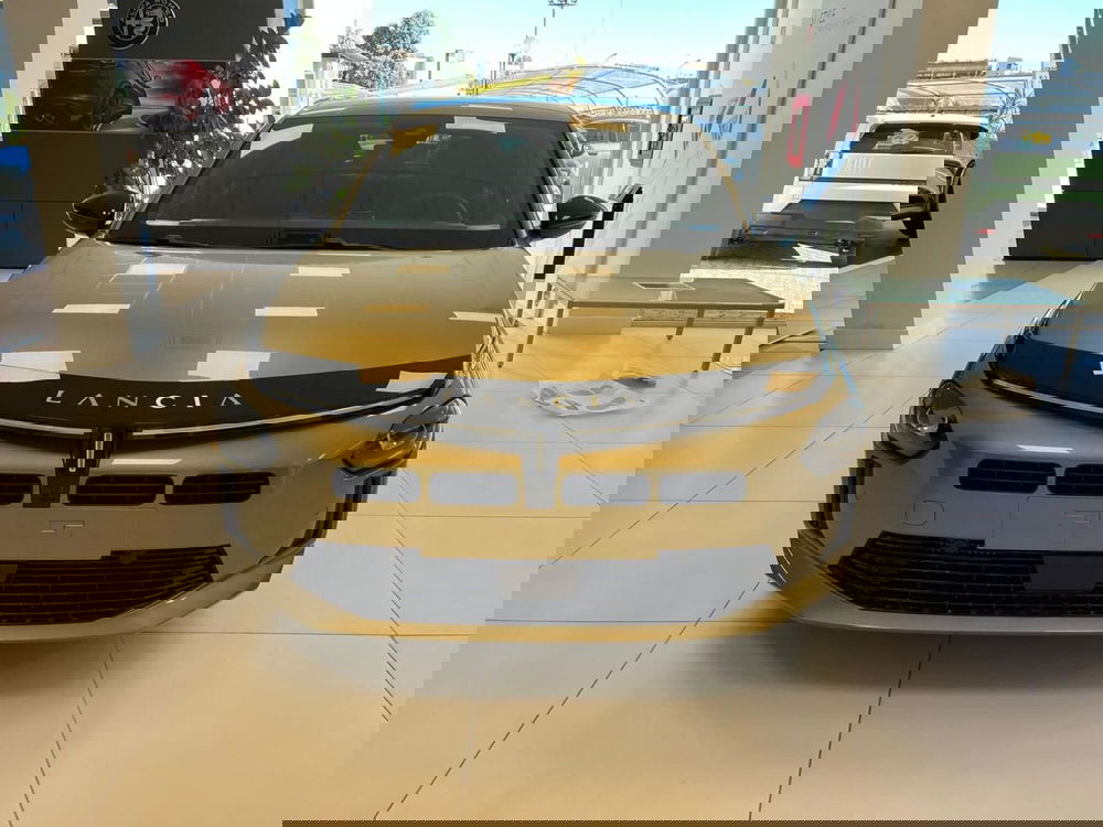 Lancia Ypsilon nuova a Milano (2)