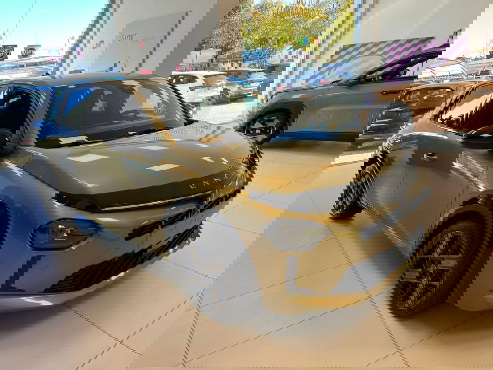 Lancia Ypsilon nuova a Milano (3)