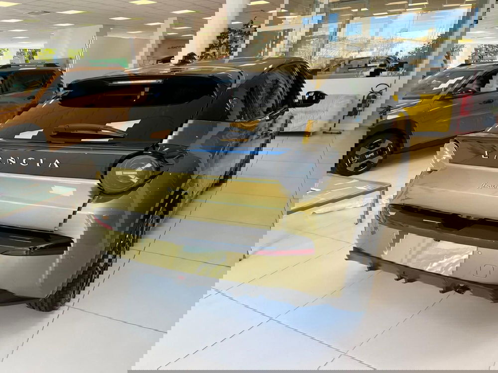 Lancia Ypsilon nuova a Milano (7)