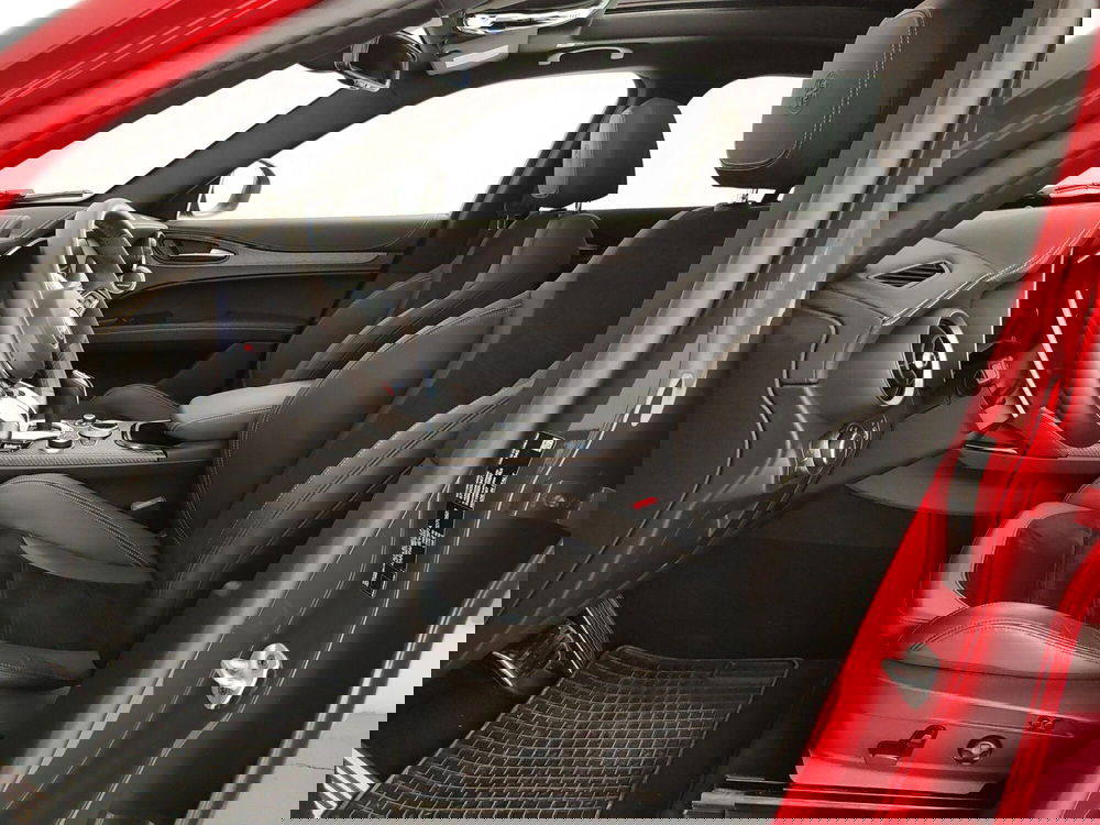 Alfa Romeo Stelvio usata a Caserta (18)