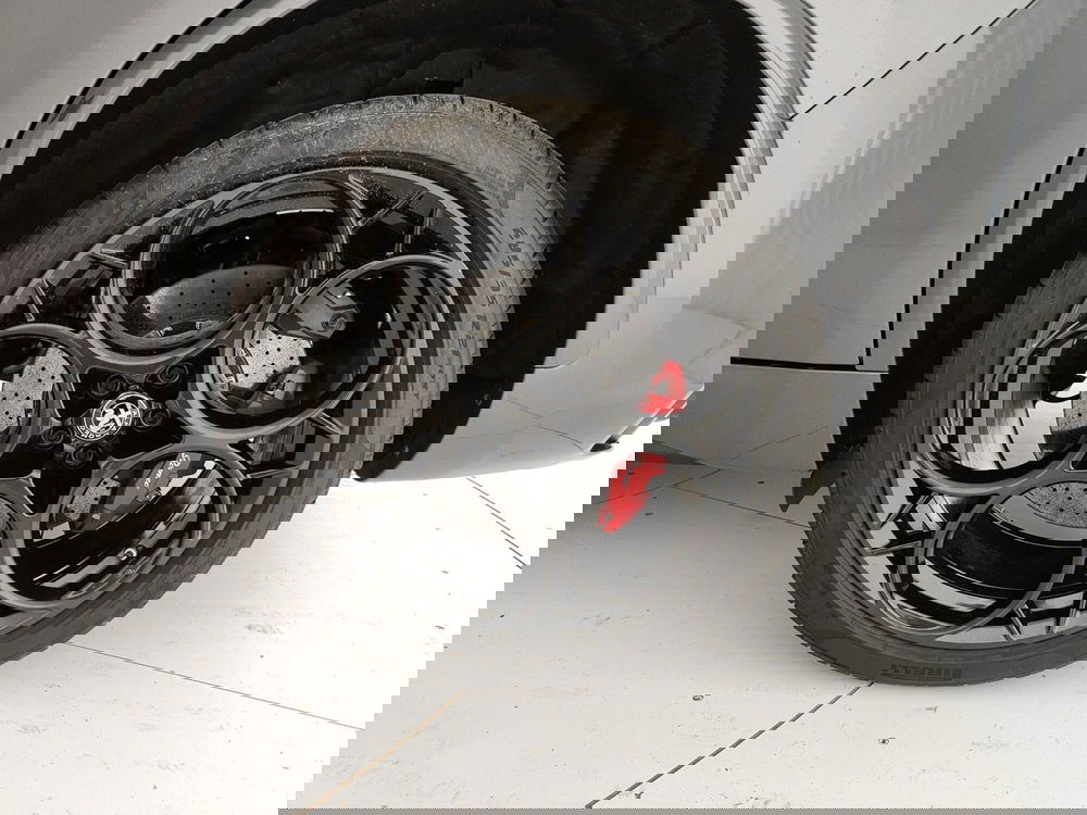 Alfa Romeo Stelvio usata a Caserta (12)