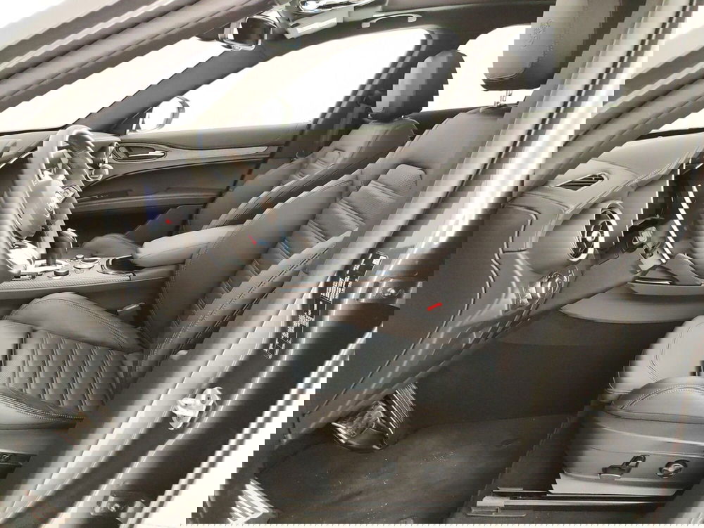 Alfa Romeo Stelvio usata a Caserta (19)