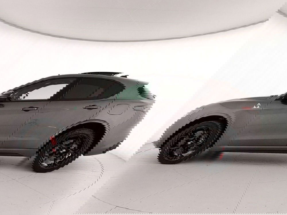 Alfa Romeo Stelvio usata a Caserta (9)