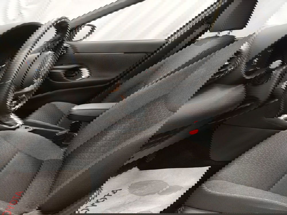 Toyota Yaris Cross usata a Roma (13)