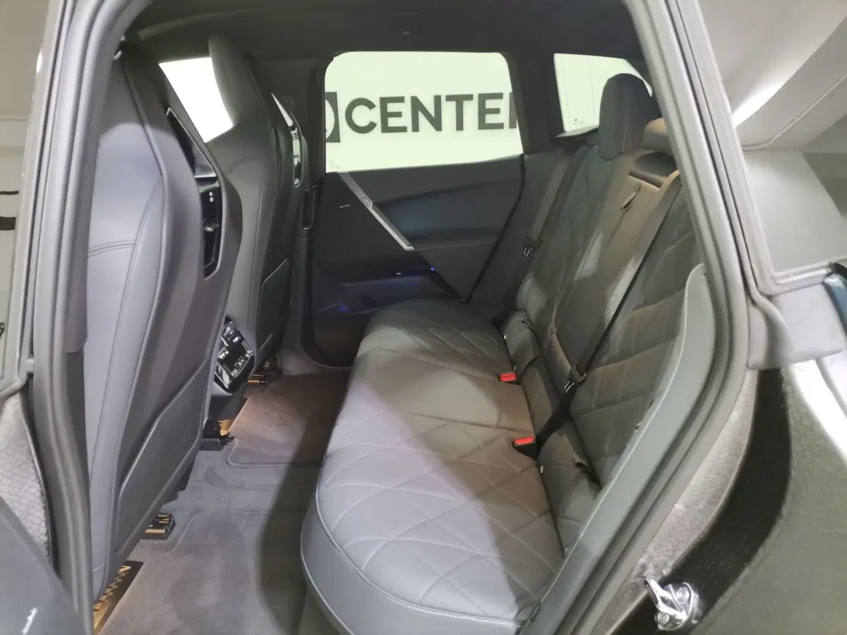 BMW iX usata a Salerno (10)