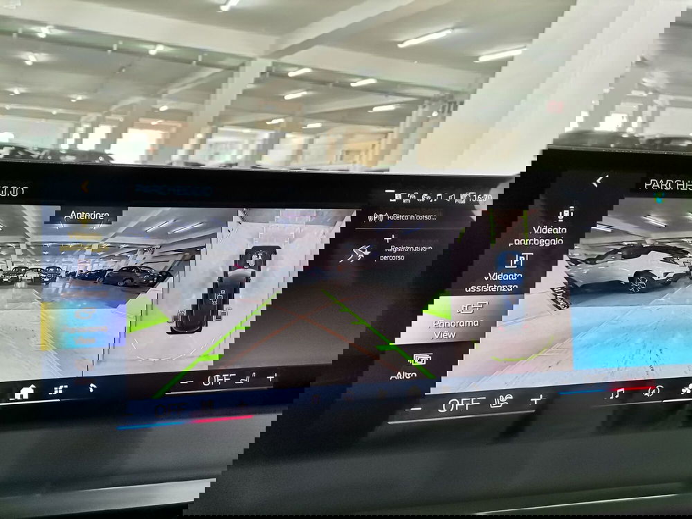 BMW iX usata a Salerno (12)