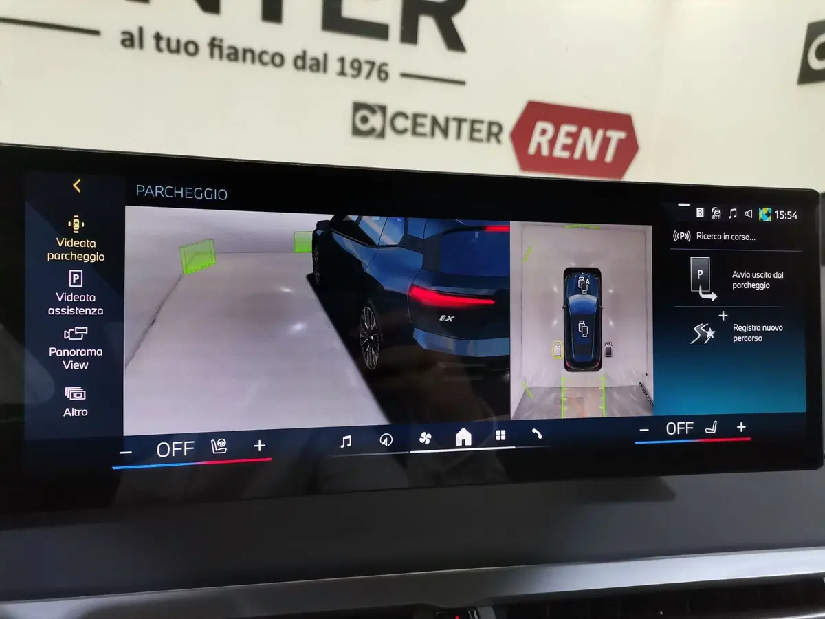 BMW iX usata a Salerno (13)