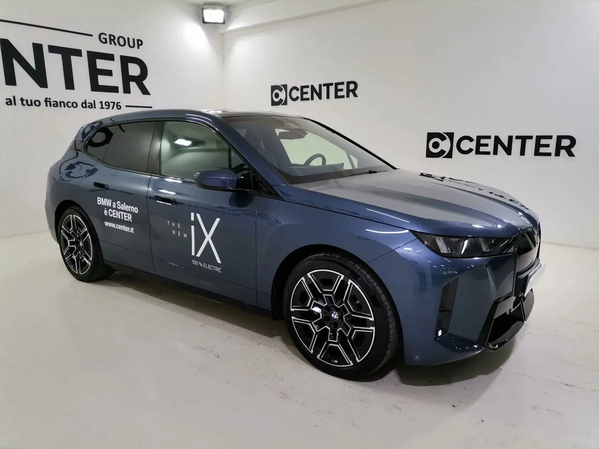 BMW iX usata a Salerno (3)