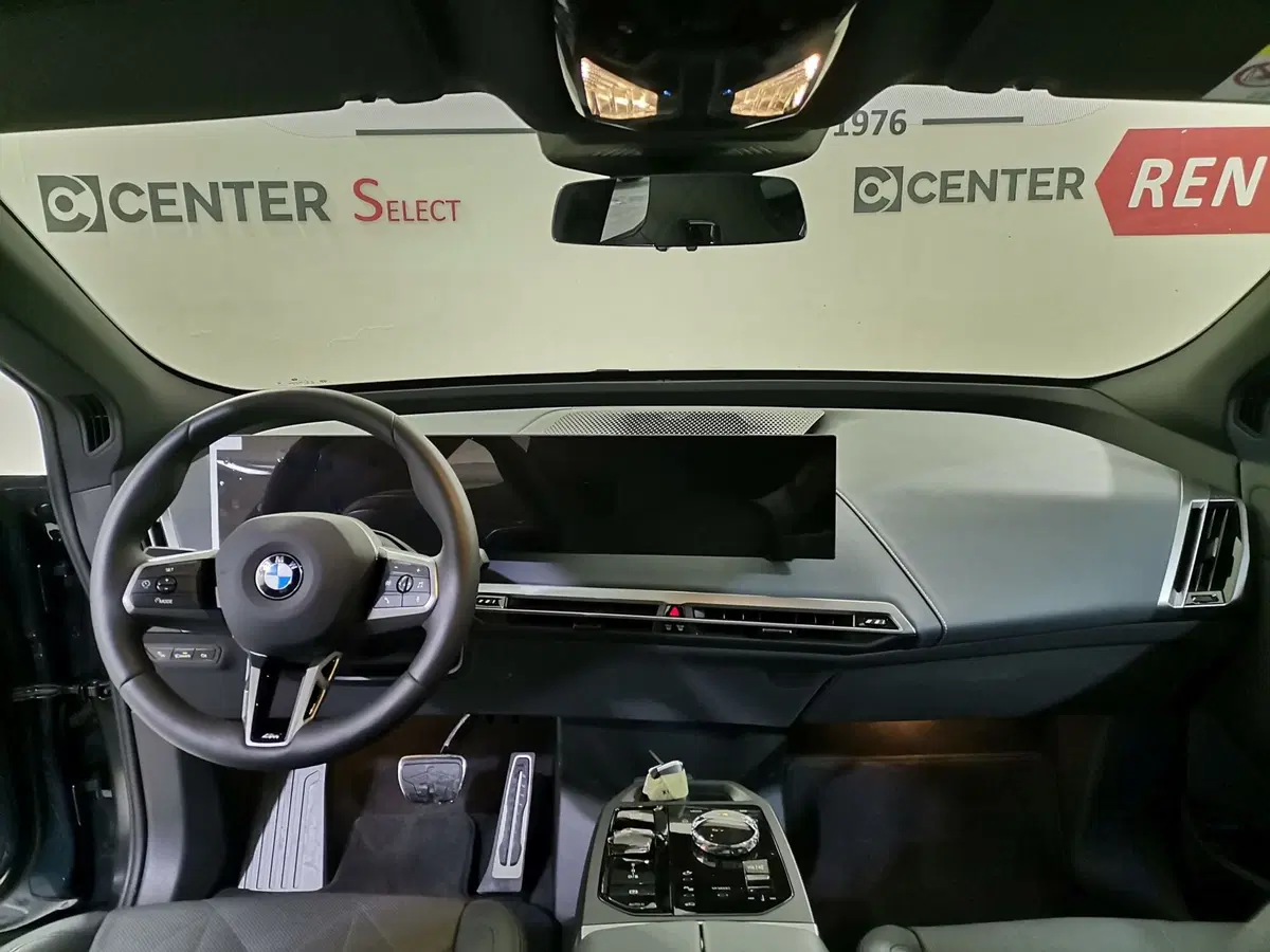 BMW iX usata a Salerno (7)