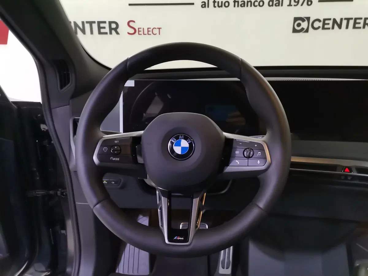 BMW iX usata a Salerno (8)