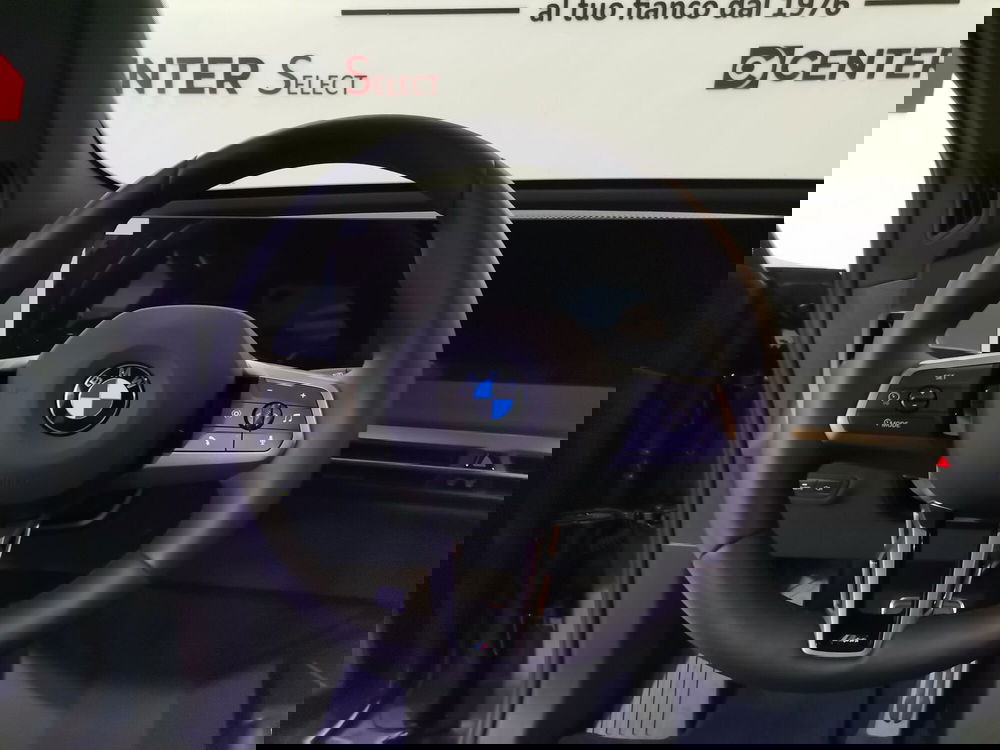 BMW iX usata a Salerno (8)