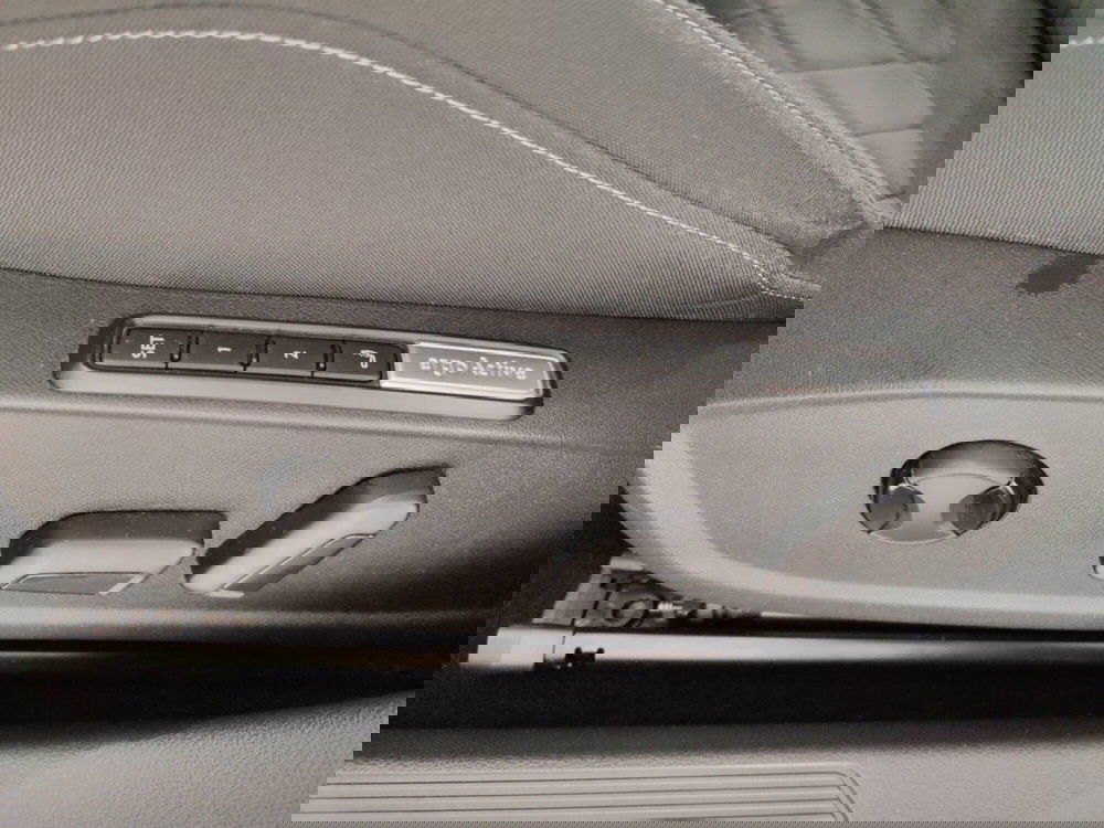 Volkswagen Golf usata a Massa-Carrara (11)