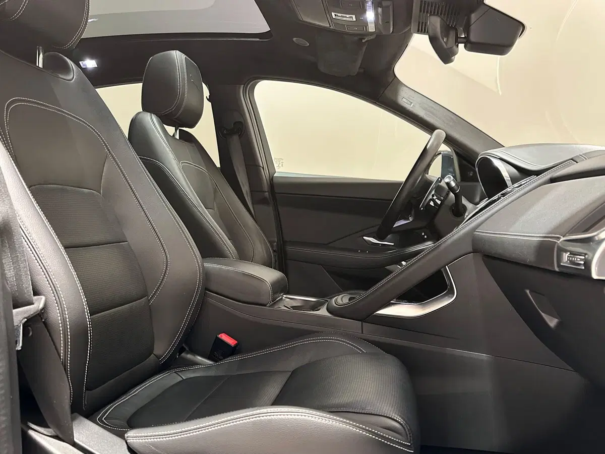 Jaguar E-Pace usata a Varese (3)