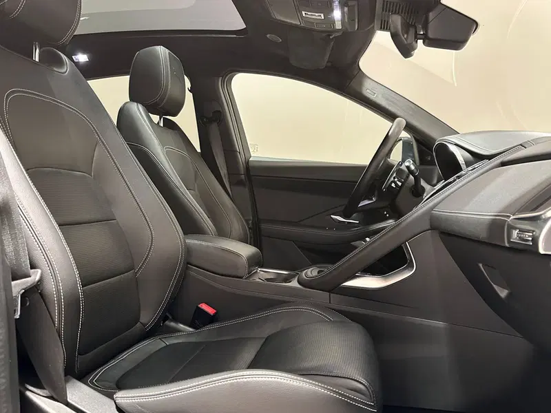 Jaguar E-Pace usata a Varese (3)