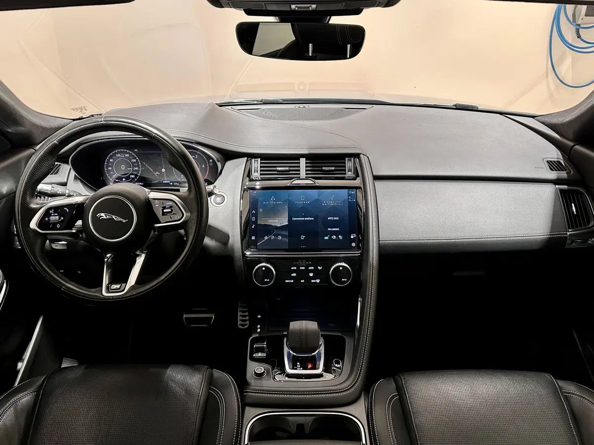 Jaguar E-Pace usata a Varese (4)