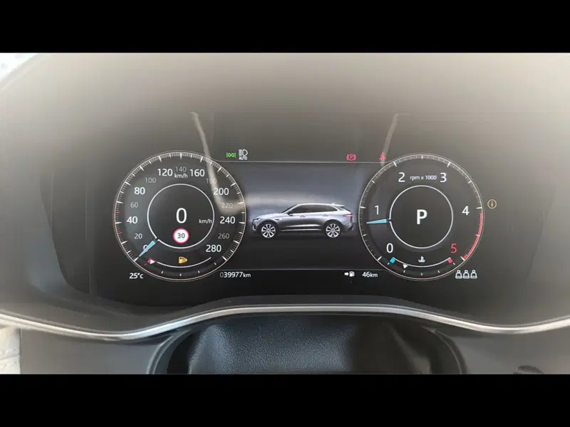 Jaguar F-Pace usata a Varese (10)