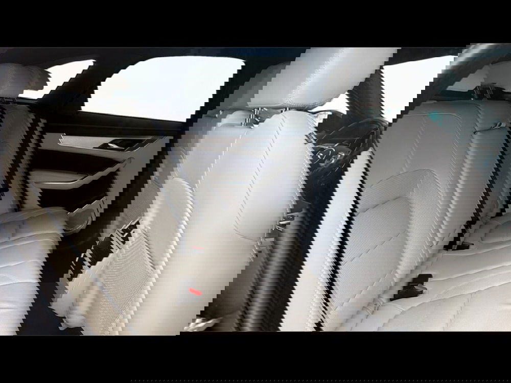 Jaguar F-Pace usata a Varese (5)